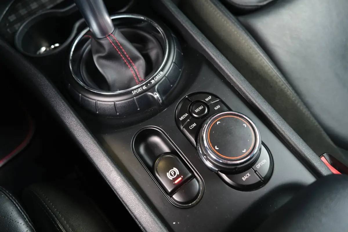 Mini 2.0 AUT John Cooper Works ALL4 Chili Pano Navi PDC Leder Harman/Kardon