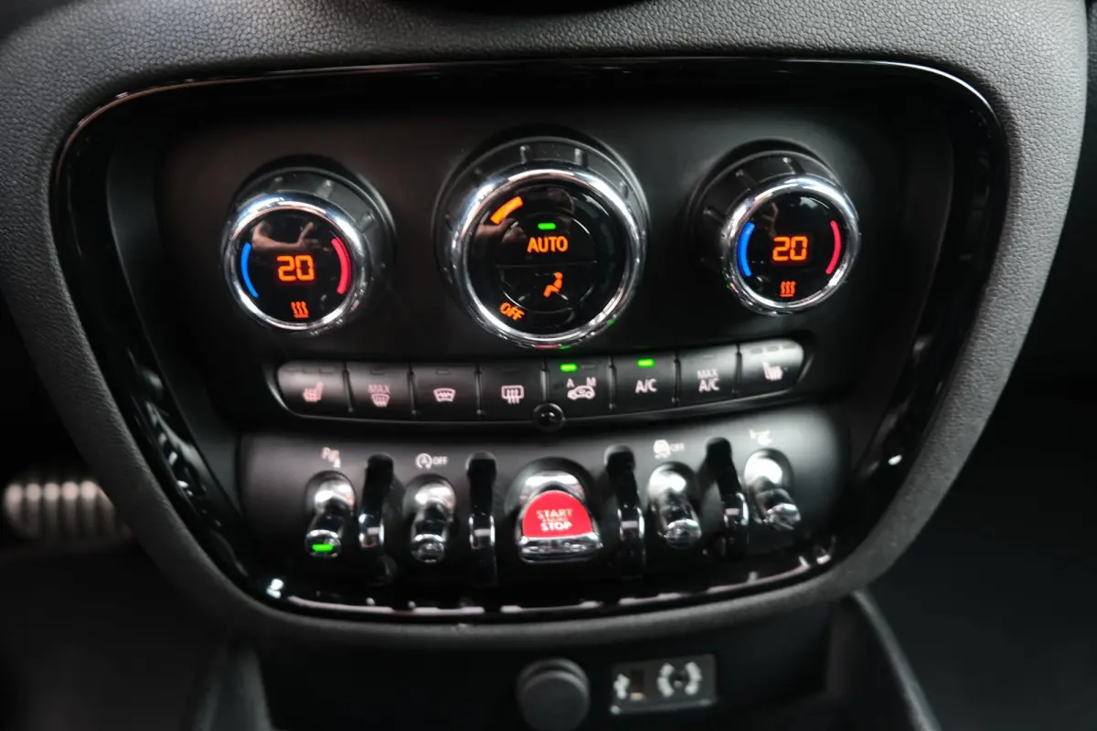 Mini 2.0 AUT John Cooper Works ALL4 Chili Pano Navi PDC Leder Harman/Kardon