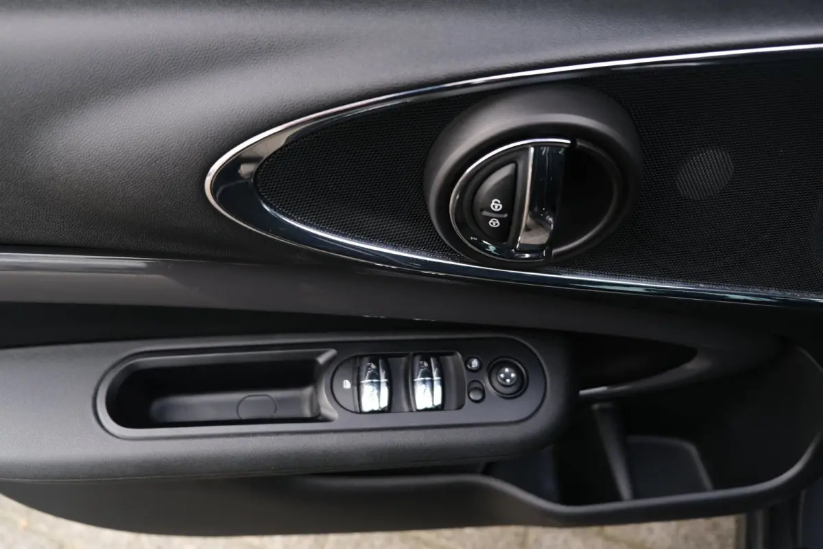 Mini 2.0 AUT John Cooper Works ALL4 Chili Pano Navi PDC Leder Harman/Kardon
