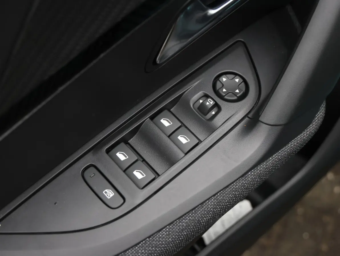 1.2 Hybrid 145 Business | Navigatie | Achteruitrij Camera | Climate Control | CarPlay / AndroidAuto | Cruise Control