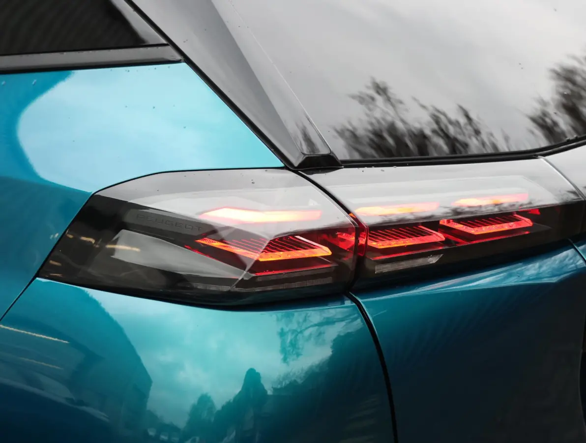 1.2 Hybrid 145 Business | Navigatie | Achteruitrij Camera | Climate Control | CarPlay / AndroidAuto | Cruise Control