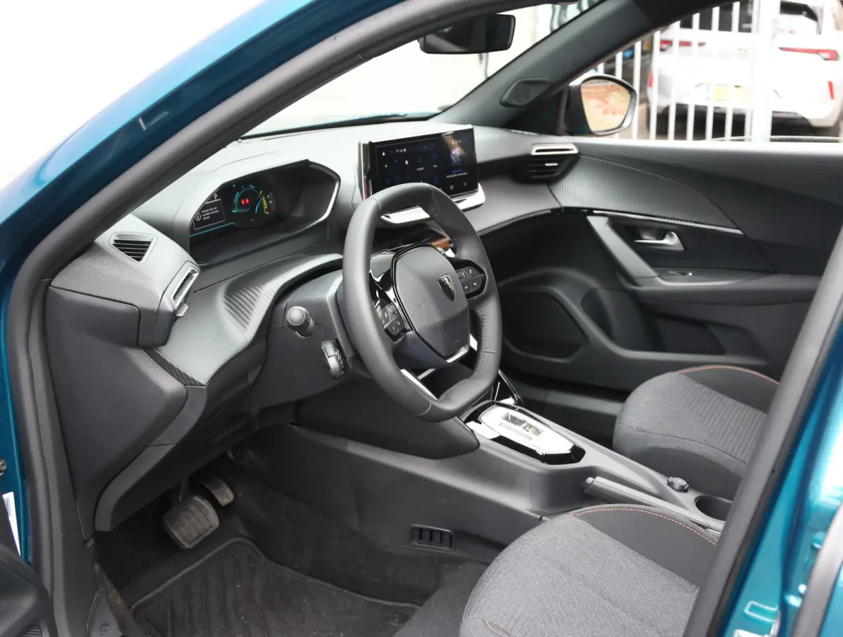 1.2 Hybrid 145 Business | Navigatie | Achteruitrij Camera | Climate Control | CarPlay / AndroidAuto | Cruise Control
