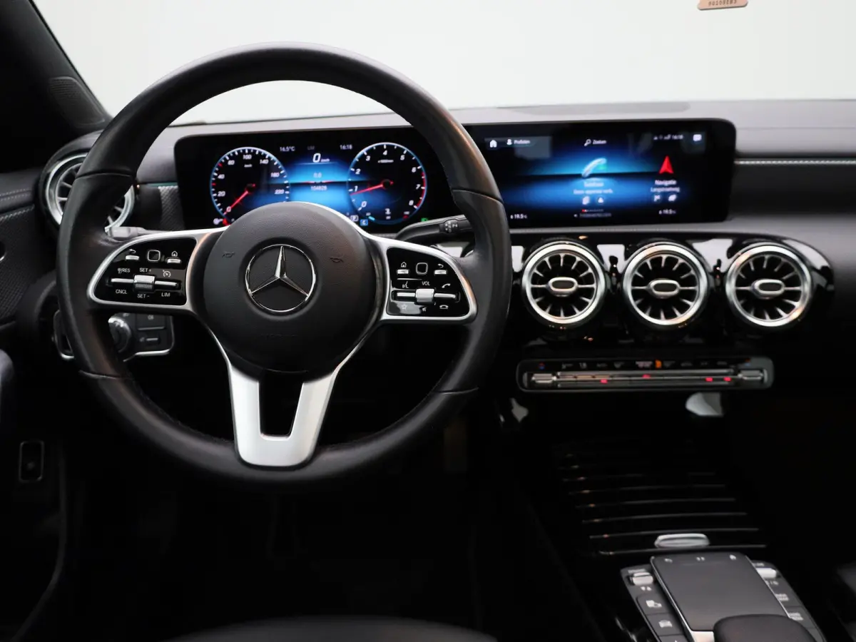 180 Business Solution Luxury | Panoramadak | Camera | Automaat | Memory stoel | Leder |