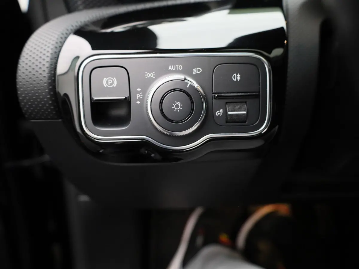 180 Business Solution Luxury | Panoramadak | Camera | Automaat | Memory stoel | Leder |