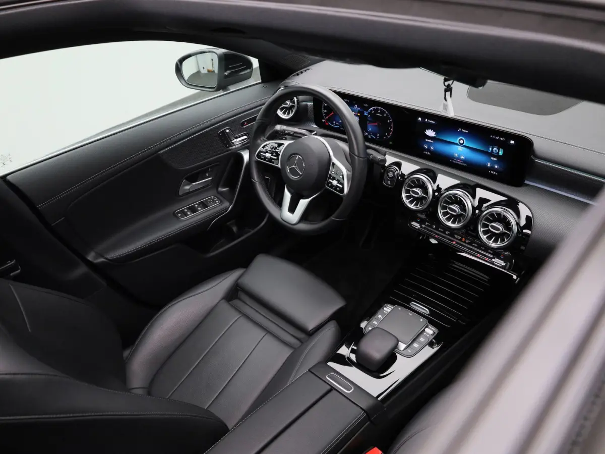 180 Business Solution Luxury | Panoramadak | Camera | Automaat | Memory stoel | Leder |