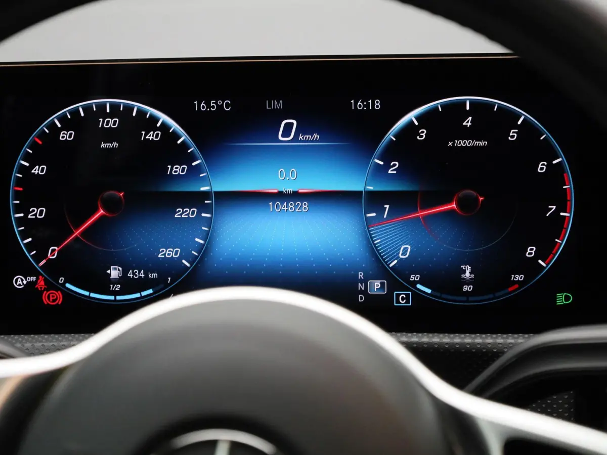 180 Business Solution Luxury | Panoramadak | Camera | Automaat | Memory stoel | Leder |