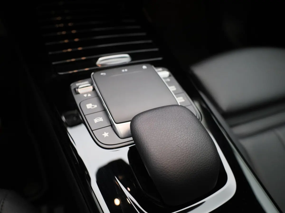 180 Business Solution Luxury | Panoramadak | Camera | Automaat | Memory stoel | Leder |