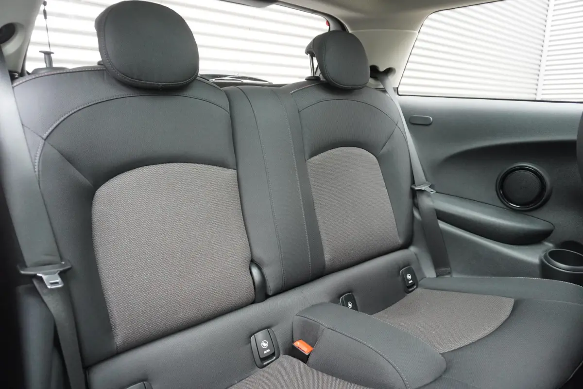 Cooper C 17" LM Roulette Spoke two-tone | Alarmsysteem klasse 3 | Glazen panoramadak | Comfort Access | Business Plus pakket