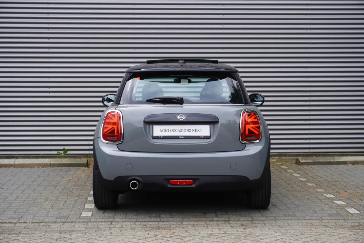 Cooper C 17" LM Roulette Spoke two-tone | Alarmsysteem klasse 3 | Glazen panoramadak | Comfort Access | Business Plus pakket