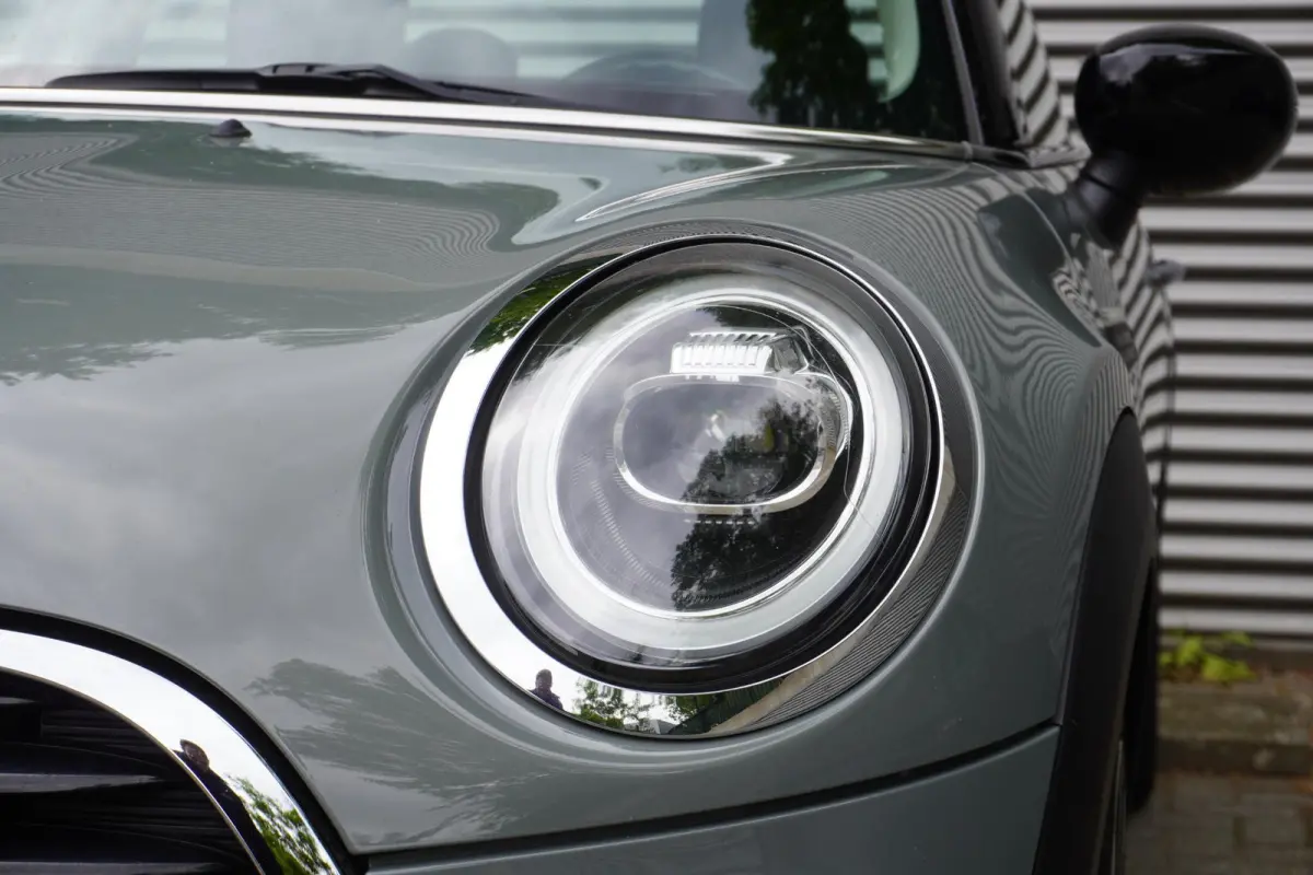 Cooper C 17" LM Roulette Spoke two-tone | Alarmsysteem klasse 3 | Glazen panoramadak | Comfort Access | Business Plus pakket