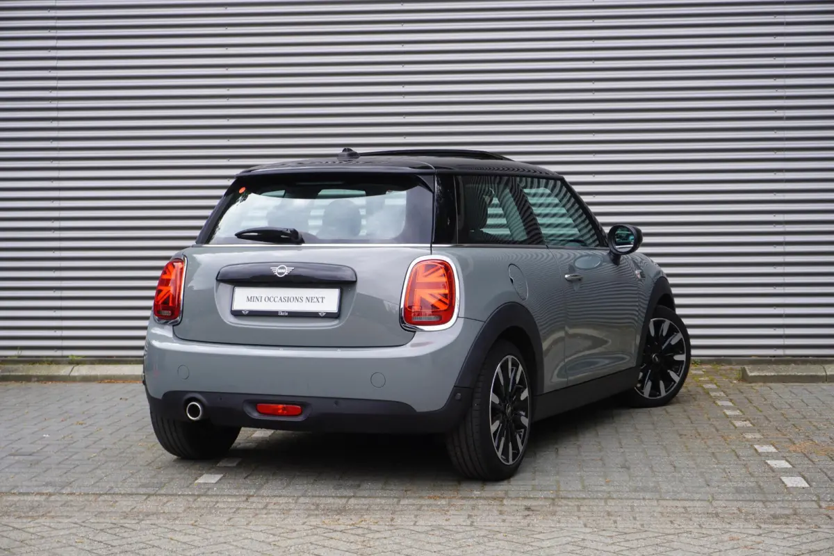 Cooper C 17" LM Roulette Spoke two-tone | Alarmsysteem klasse 3 | Glazen panoramadak | Comfort Access | Business Plus pakket