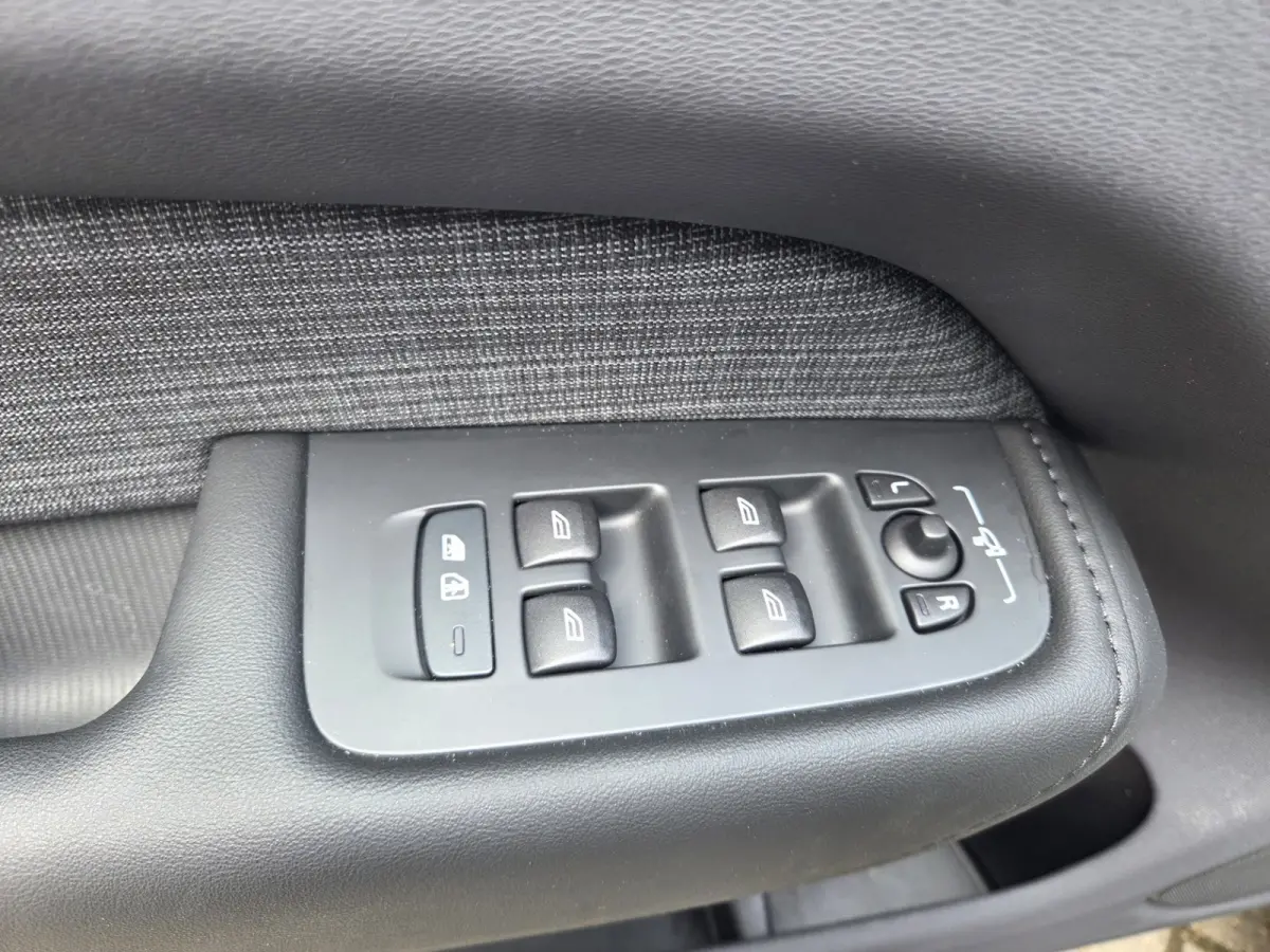 Mild Hybrid B4 Ultimate Bright Parkeersensoren V+A/ Elek. Achterklep/ Navigatie/ Cruise control/ Rijklaarprijs!