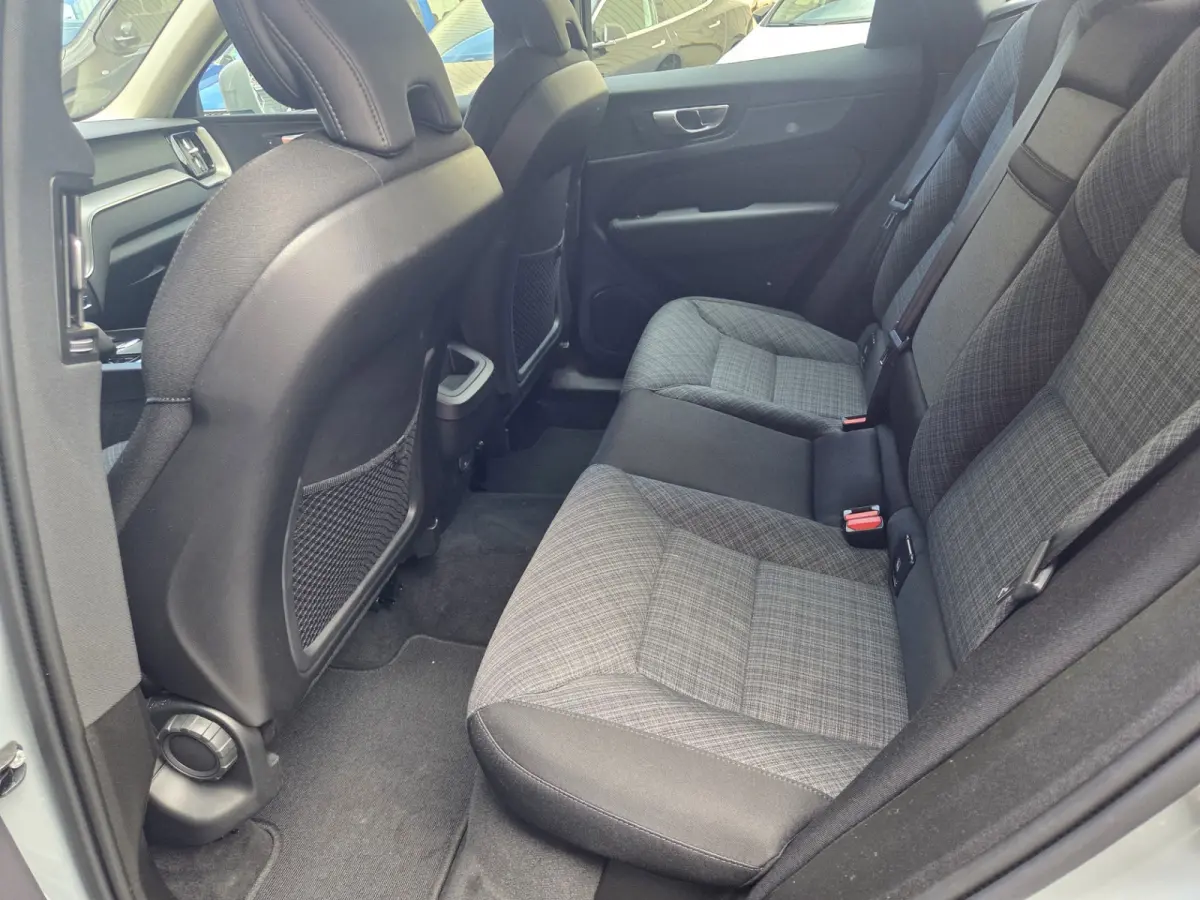 Mild Hybrid B4 Ultimate Bright Parkeersensoren V+A/ Elek. Achterklep/ Navigatie/ Cruise control/ Rijklaarprijs!