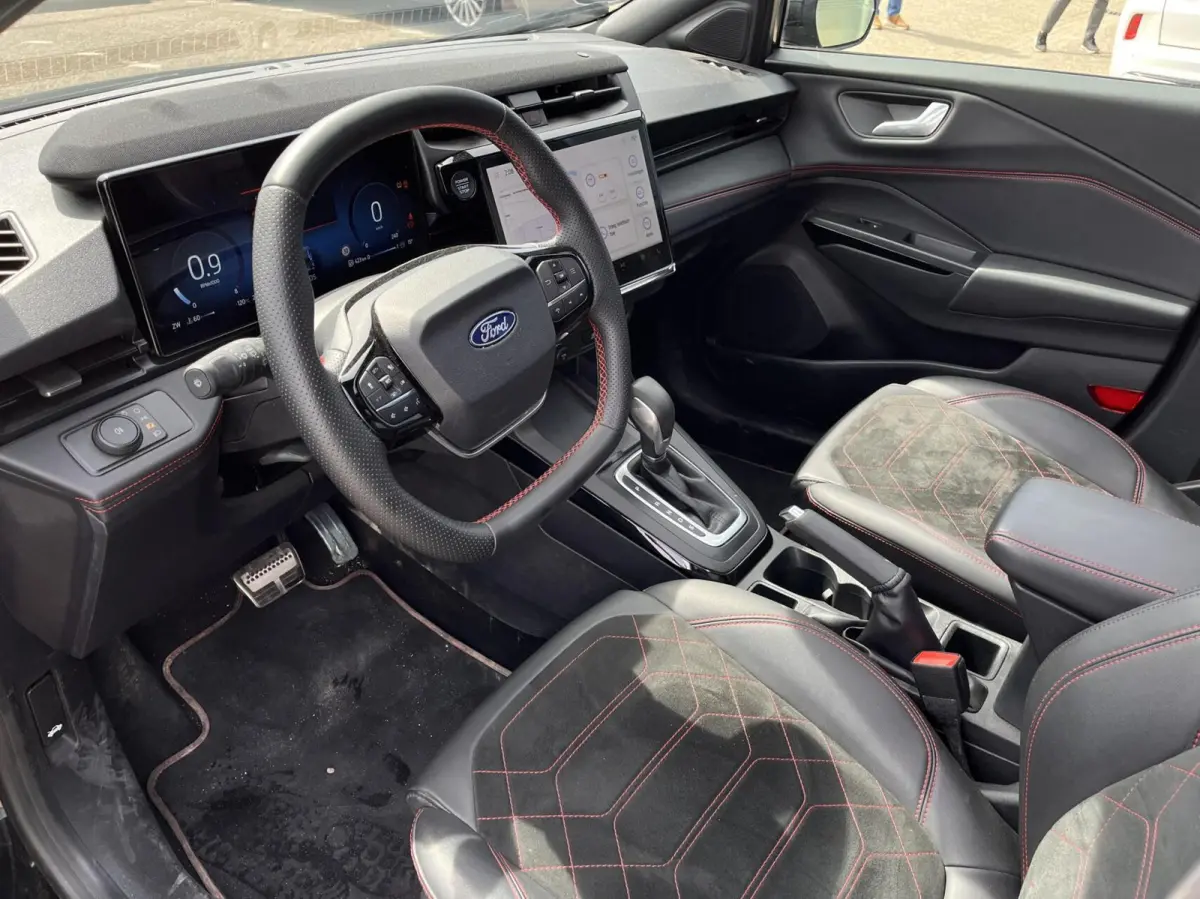 1.0 EcoBoost ST-Line X 155PK Automaat Afn. Trekhaak Panodak Winterpack Adaptieve Cruise 19" Velgen Camera B&O Keyless Matrix-LED Climate Privacy Glass *Full-Options*