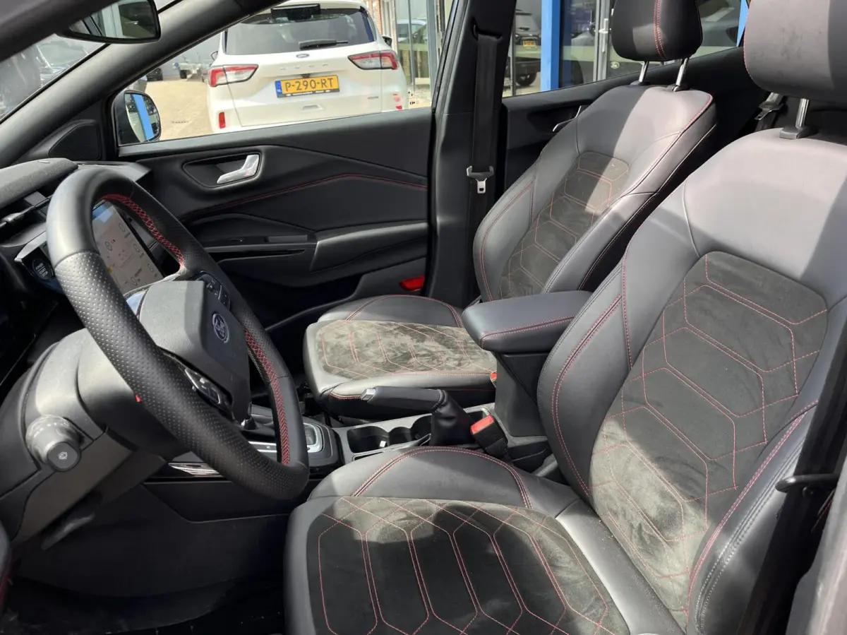 1.0 EcoBoost ST-Line X 155PK Automaat Afn. Trekhaak Panodak Winterpack Adaptieve Cruise 19" Velgen Camera B&O Keyless Matrix-LED Climate Privacy Glass *Full-Options*