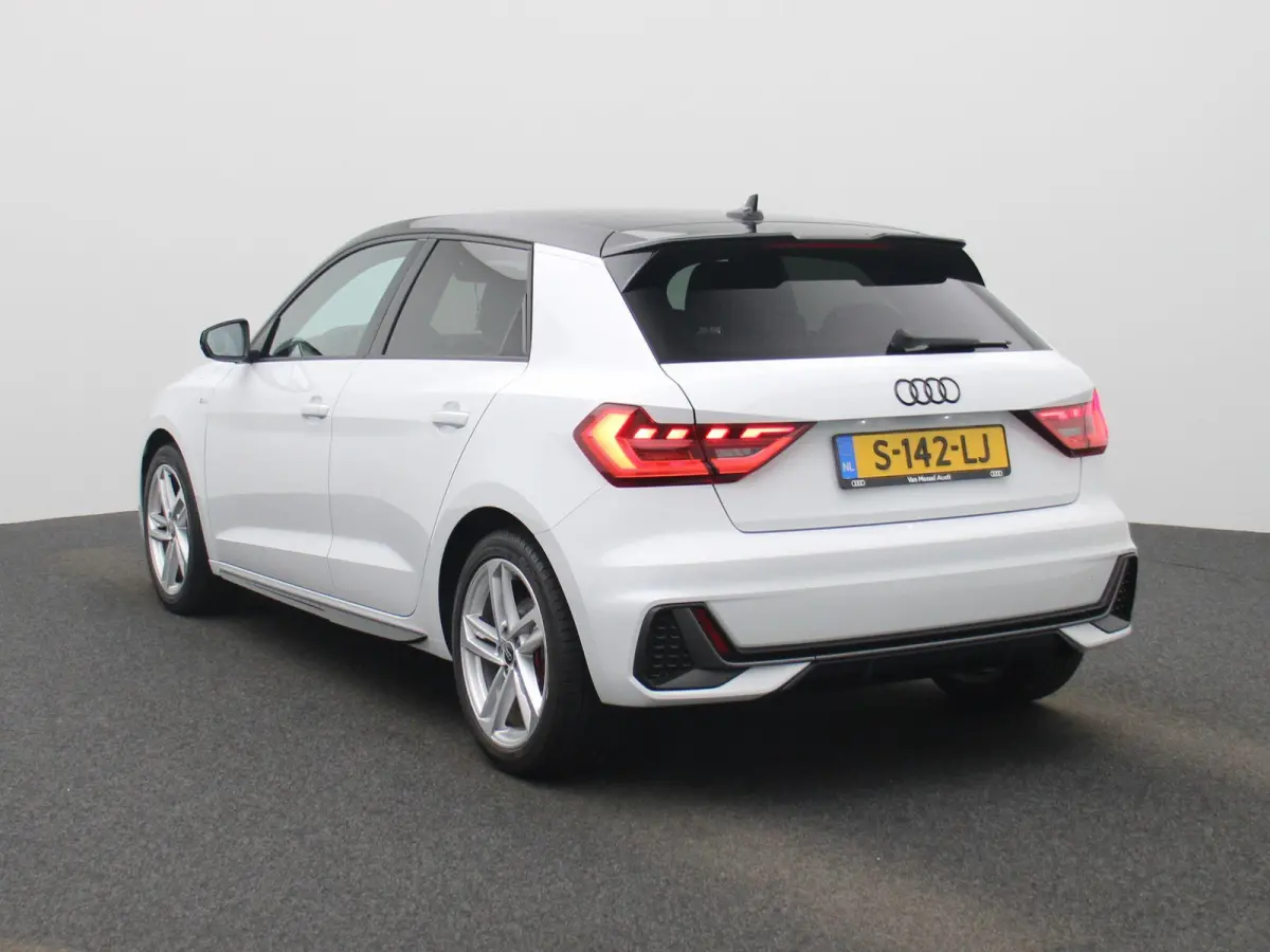30 TFSI S edition 110 PK | S-line | Navigatie | Cruise Control | SONOS Sound | Apple Carplay | Android Auto | Sfeerverlichting | Climate Control | Stoelverwarming | Lichtmetalen velgen |