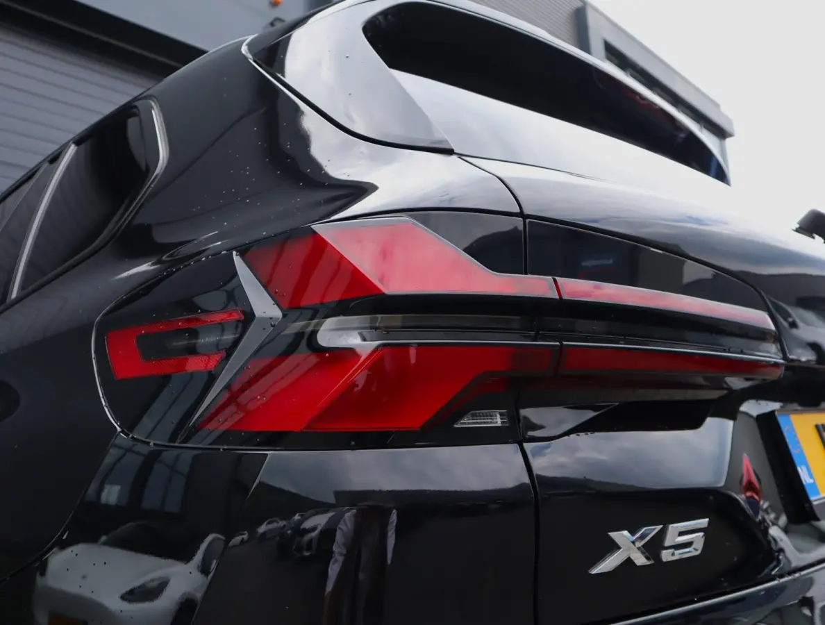 xDrive50e M-sport | Panoramadak | Comfortstoelen | H+K | Lazer | ACC | Stuurverwarming | 360