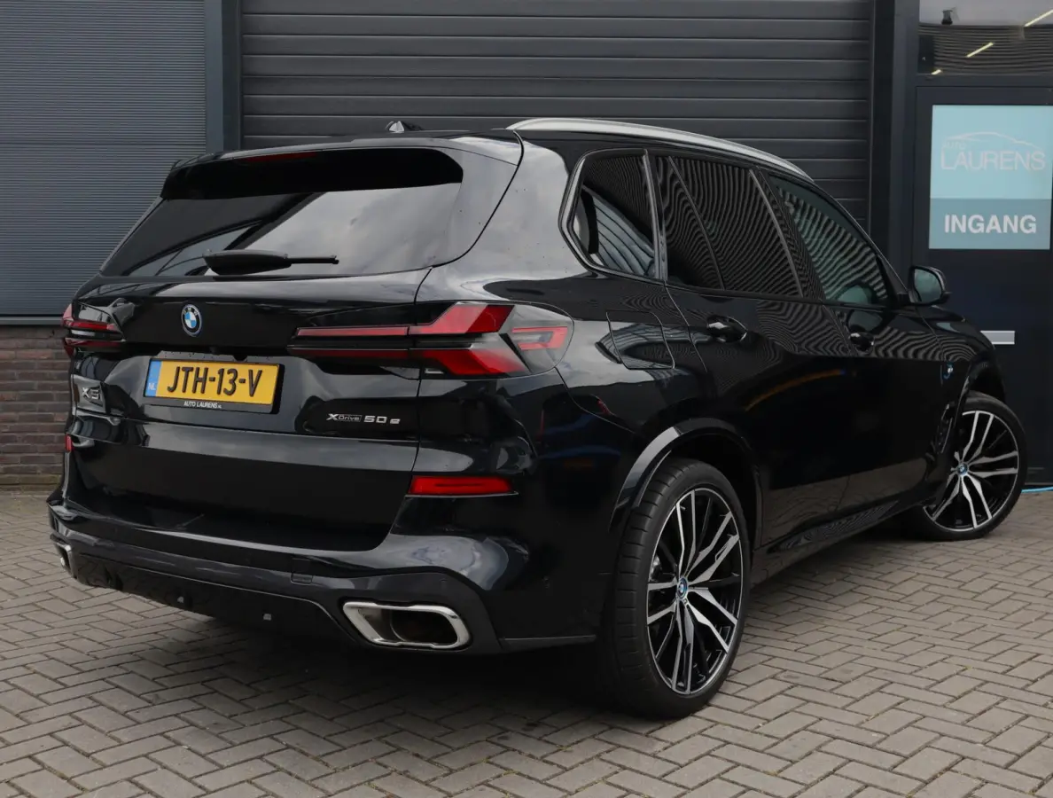xDrive50e M-sport | Panoramadak | Comfortstoelen | H+K | Lazer | ACC | Stuurverwarming | 360