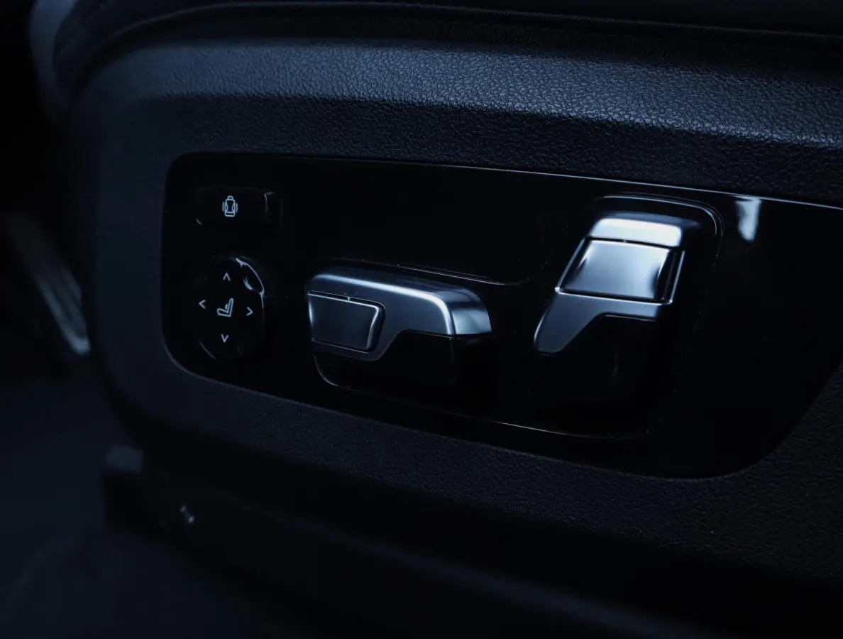 xDrive50e M-sport | Panoramadak | Comfortstoelen | H+K | Lazer | ACC | Stuurverwarming | 360