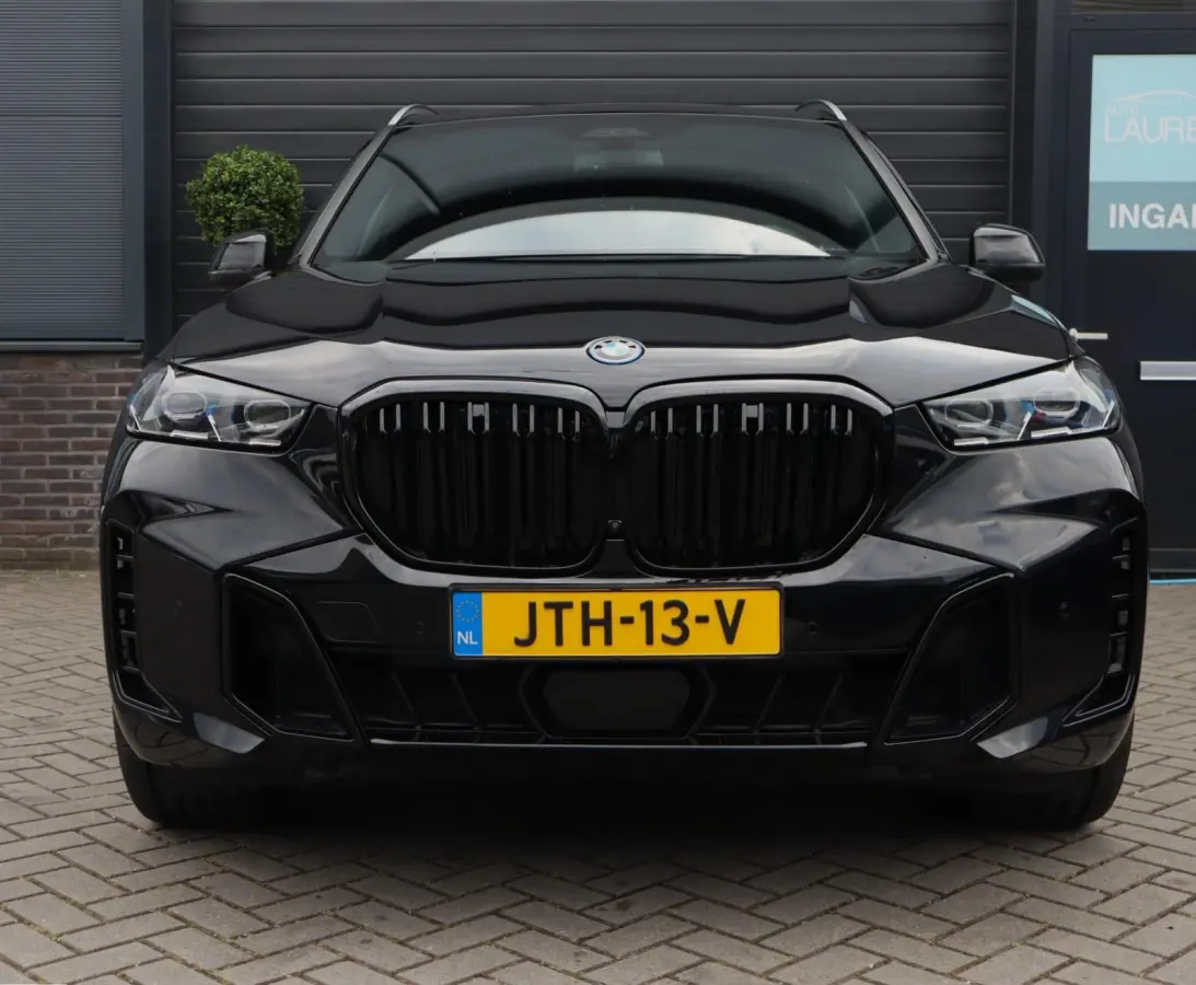 xDrive50e M-sport | Panoramadak | Comfortstoelen | H+K | Lazer | ACC | Stuurverwarming | 360