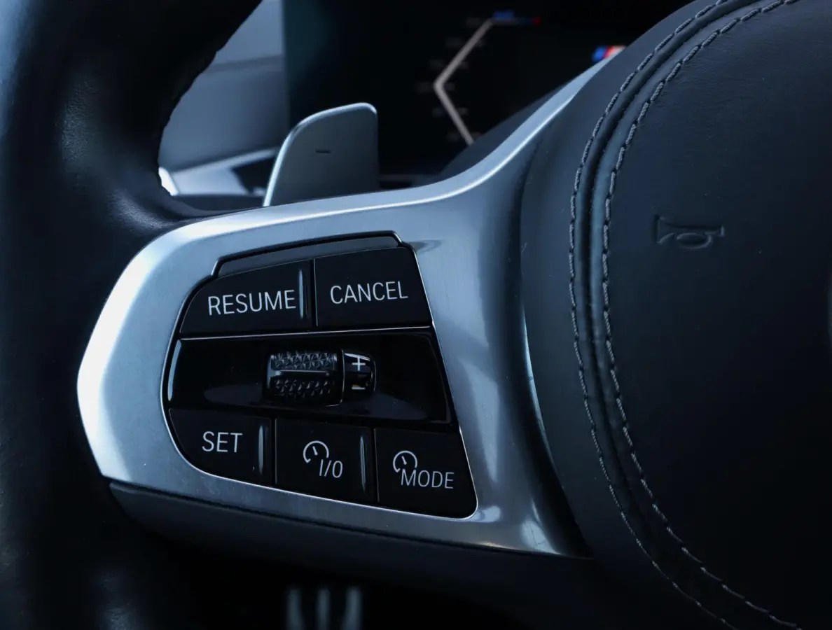 xDrive50e M-sport | Panoramadak | Comfortstoelen | H+K | Lazer | ACC | Stuurverwarming | 360