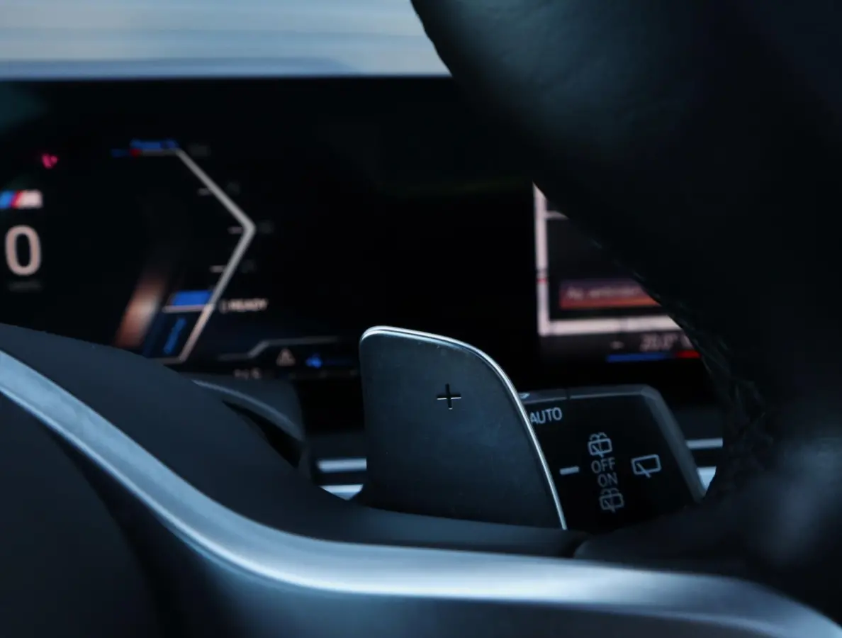 xDrive50e M-sport | Panoramadak | Comfortstoelen | H+K | Lazer | ACC | Stuurverwarming | 360
