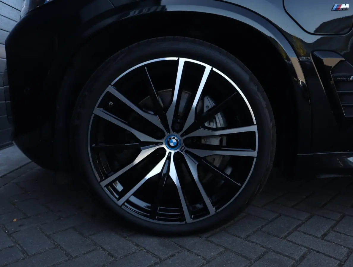 xDrive50e M-sport | Panoramadak | Comfortstoelen | H+K | Lazer | ACC | Stuurverwarming | 360