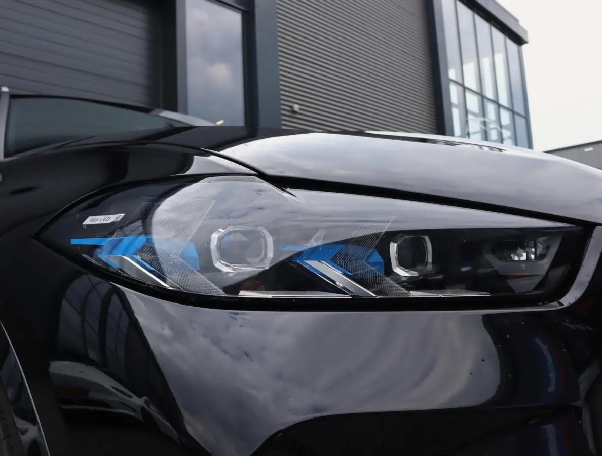 xDrive50e M-sport | Panoramadak | Comfortstoelen | H+K | Lazer | ACC | Stuurverwarming | 360