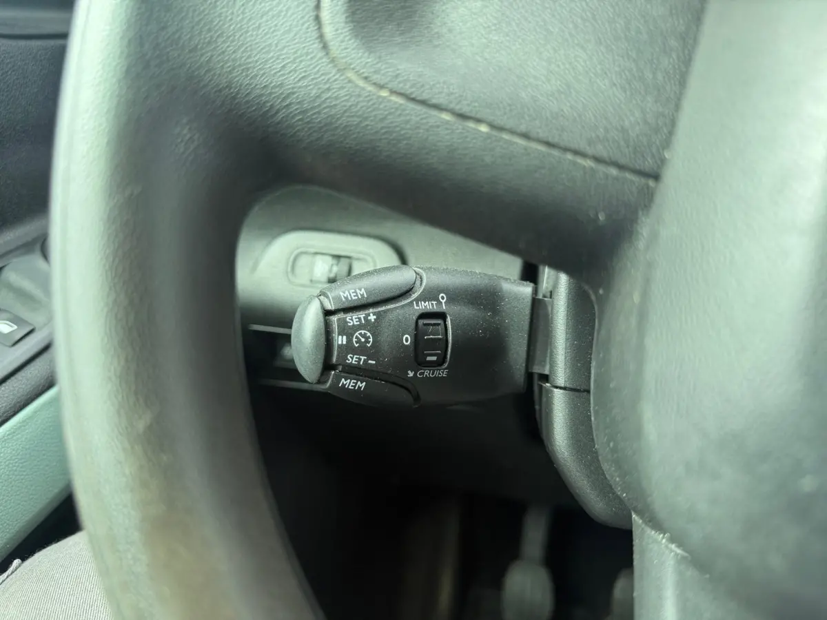 XL 1.2 PureTech Live Lane Assist Carplay Navi
