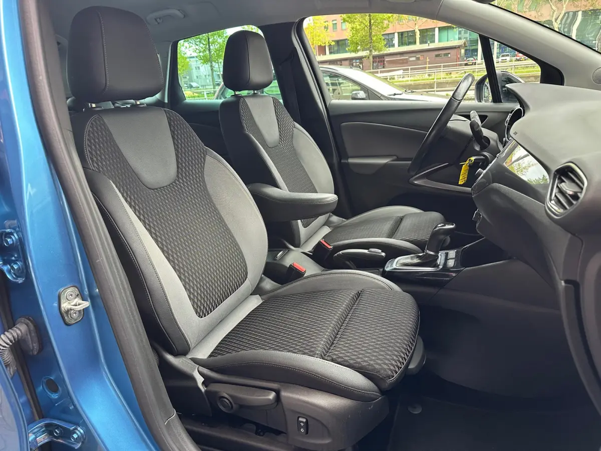 1.2 Turbo Online Edition Automaat Navi Carplay