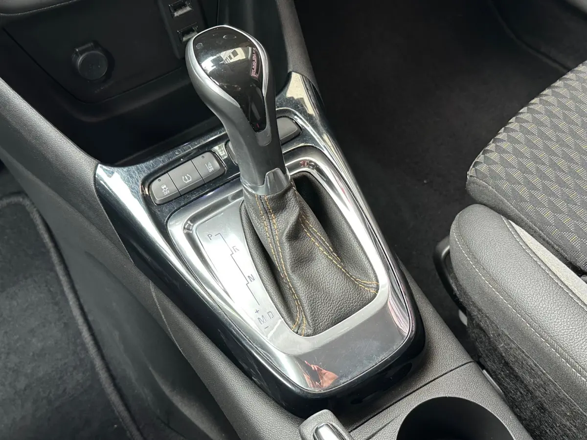 1.2 Turbo Online Edition Automaat Navi Carplay