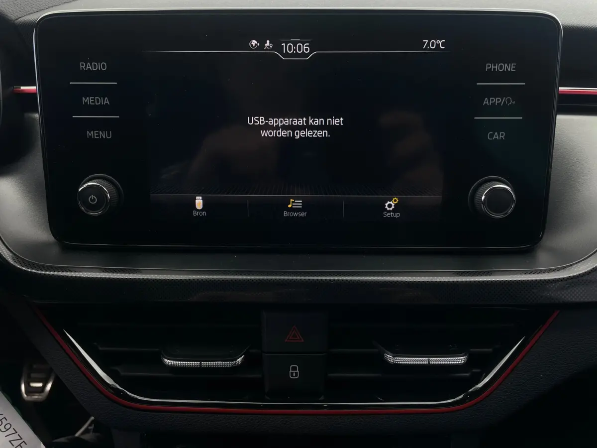 1.0 TSI Sport Business ORG NL 1E EIG DEALEROND|LED|CARPLAY|SPORTSTOELEN|DUALCLIMATE|PARK.ASSIST|BLUETOOTH|18''INCH|
