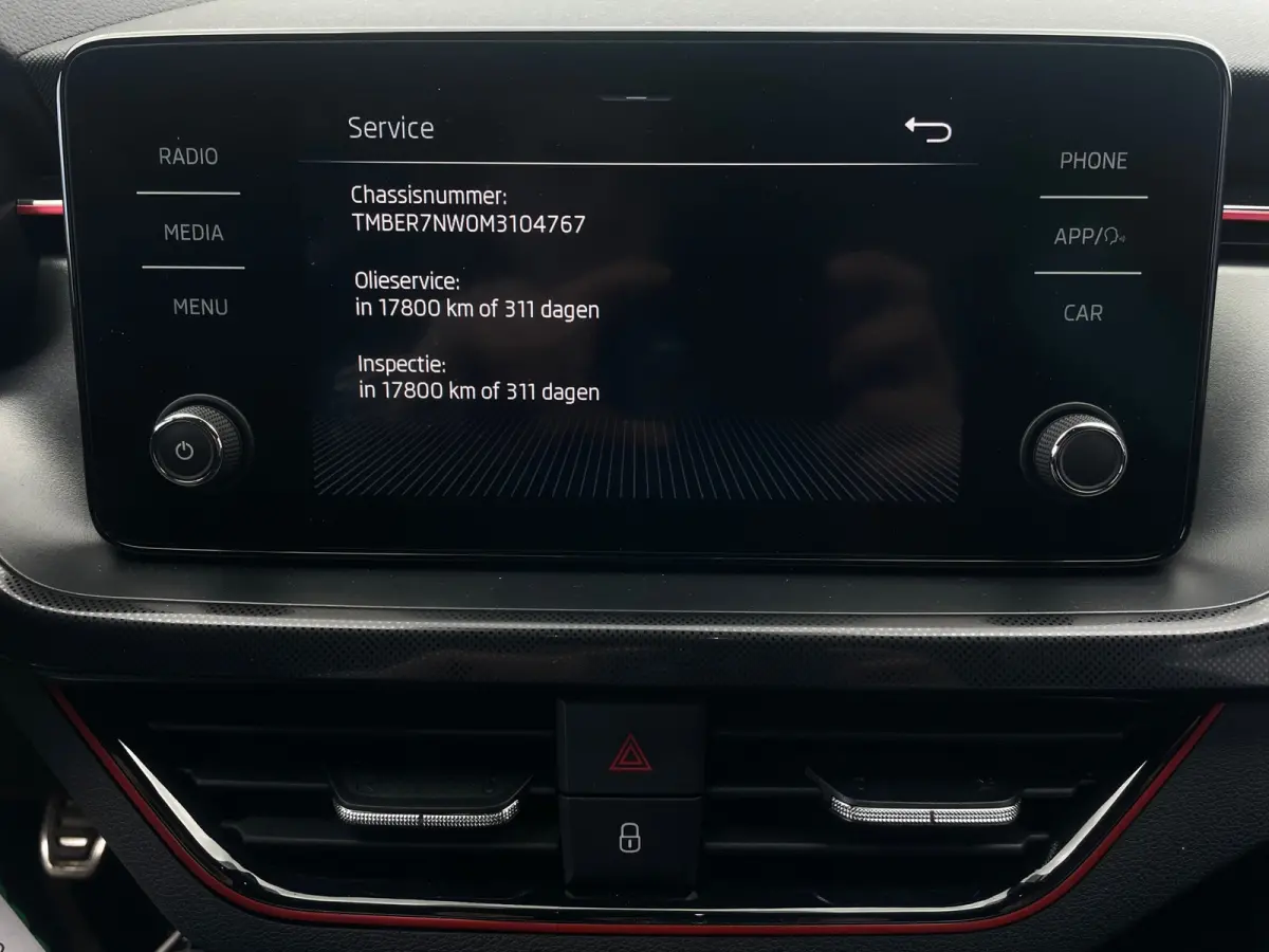 1.0 TSI Sport Business ORG NL 1E EIG DEALEROND|LED|CARPLAY|SPORTSTOELEN|DUALCLIMATE|PARK.ASSIST|BLUETOOTH|18''INCH|