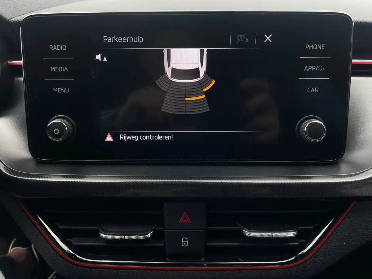 1.0 TSI Sport Business ORG NL 1E EIG DEALEROND|LED|CARPLAY|SPORTSTOELEN|DUALCLIMATE|PARK.ASSIST|BLUETOOTH|18''INCH|