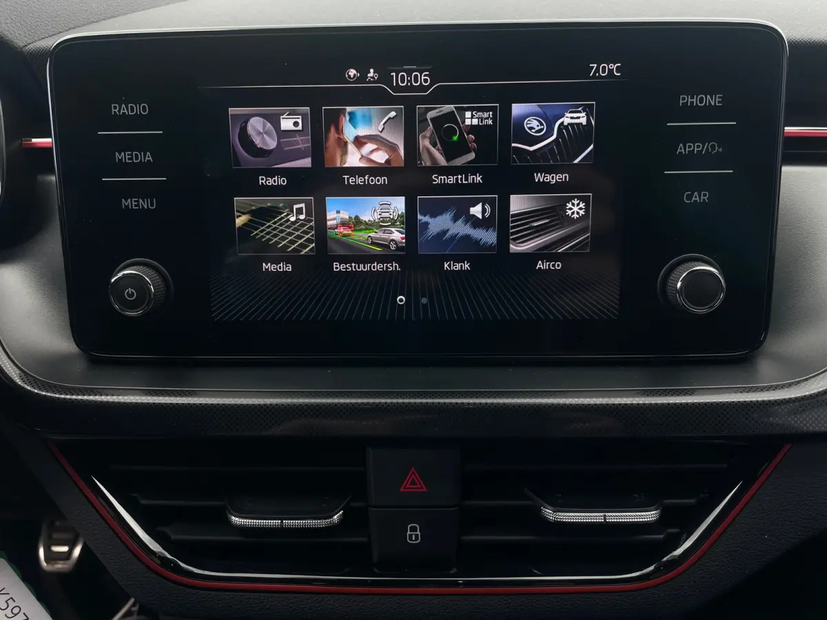 1.0 TSI Sport Business ORG NL 1E EIG DEALEROND|LED|CARPLAY|SPORTSTOELEN|DUALCLIMATE|PARK.ASSIST|BLUETOOTH|18''INCH|