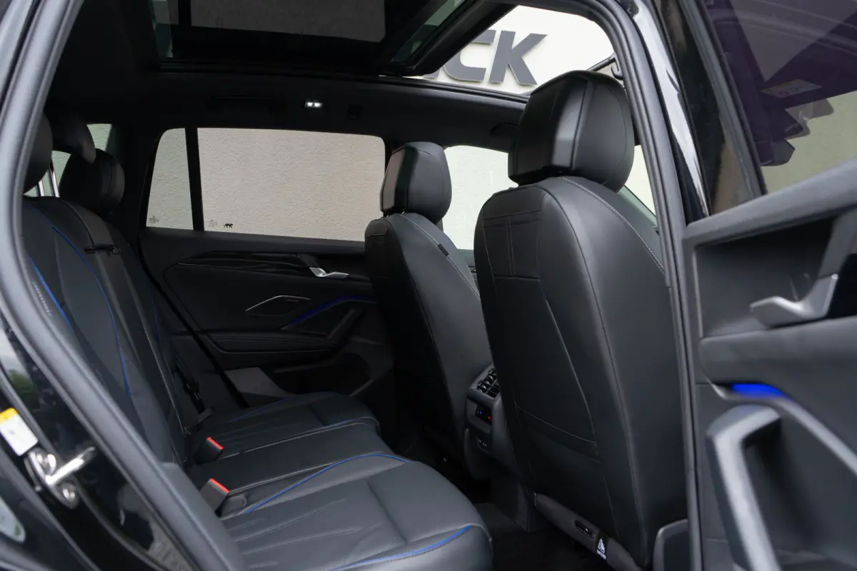 1.5 eHybrid R-Line / 5 jaar Fabrieksgarantie/ Stoelen met Massage & Koeling/ Panoramadak/ 200kW (272PK)