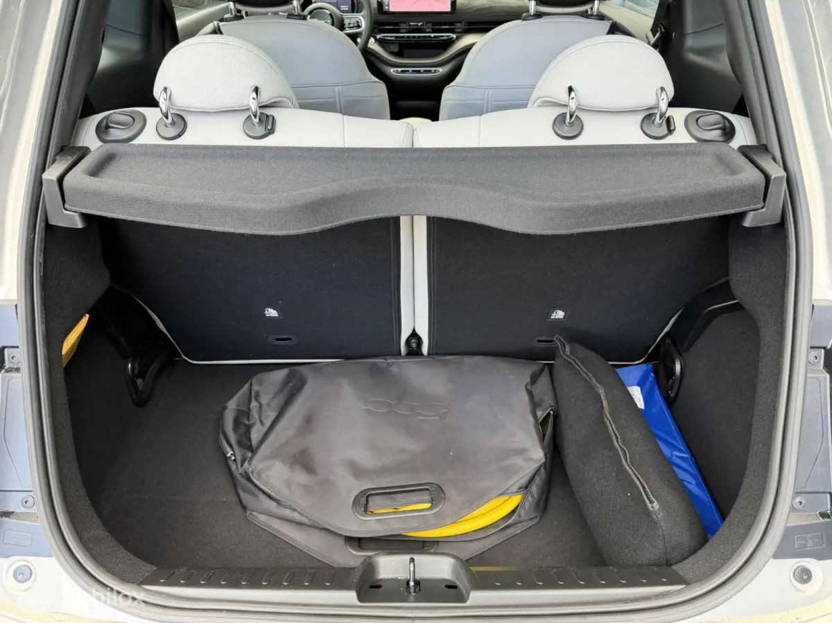 Giorgio Armani 42 kWh 118 PK Airco Navi Pano Leder