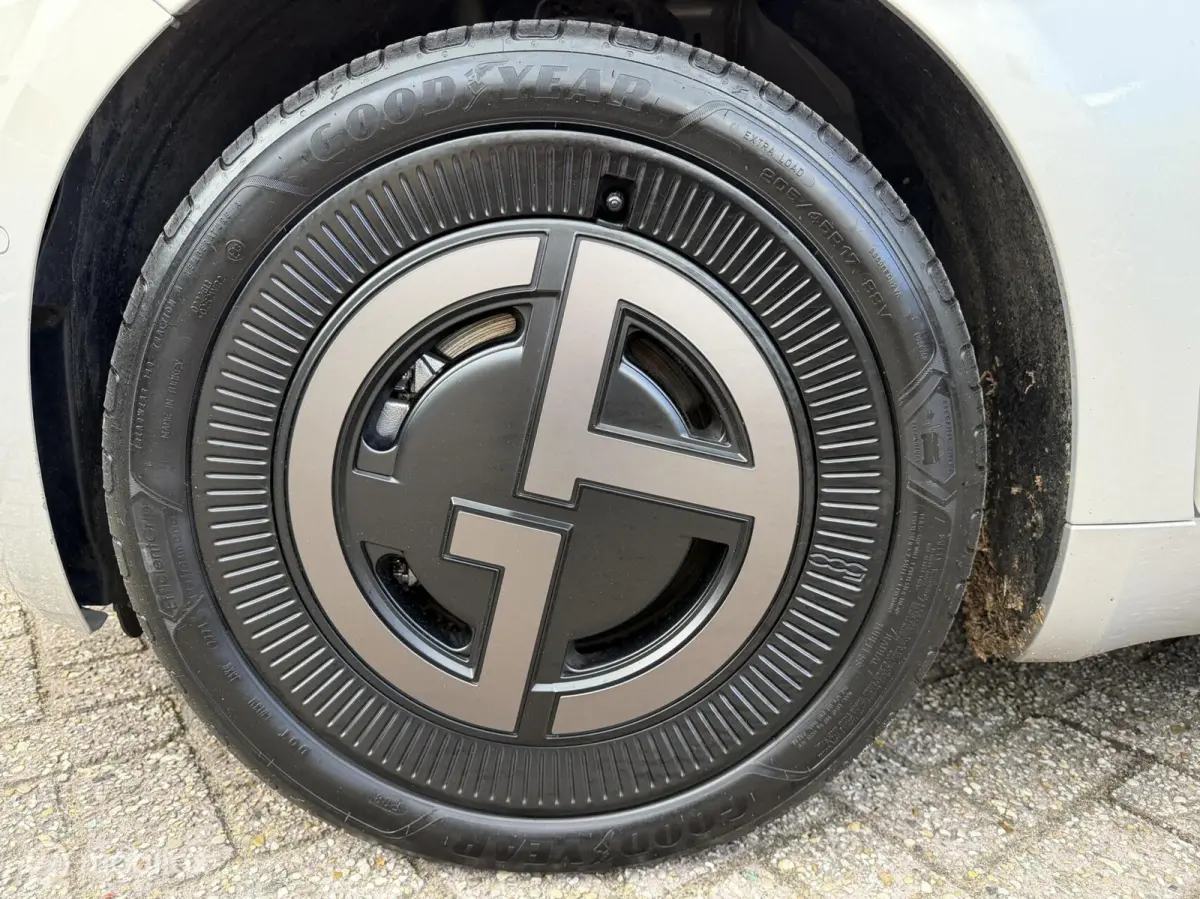 Giorgio Armani 42 kWh 118 PK Airco Navi Pano Leder