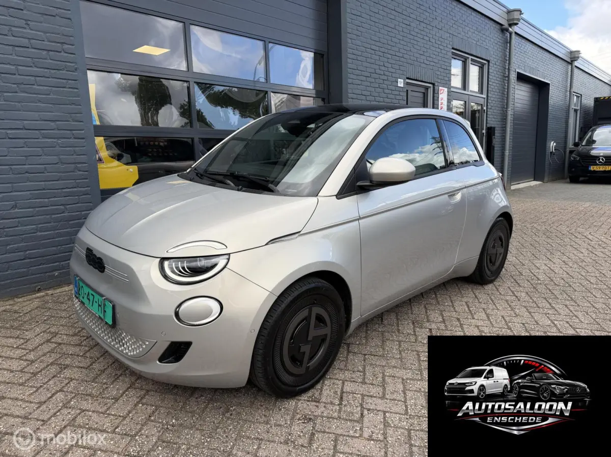 Giorgio Armani 42 kWh 118 PK Airco Navi Pano Leder