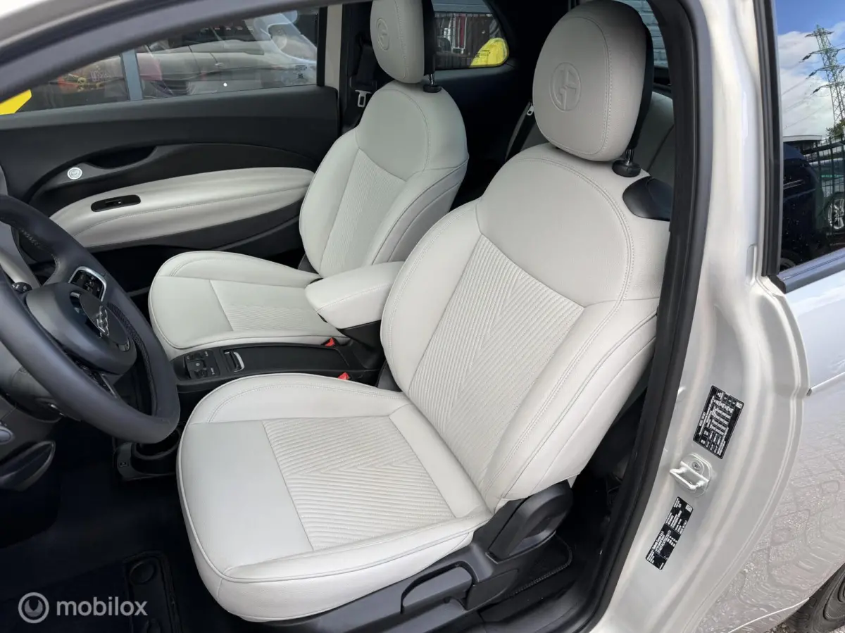 Giorgio Armani 42 kWh 118 PK Airco Navi Pano Leder