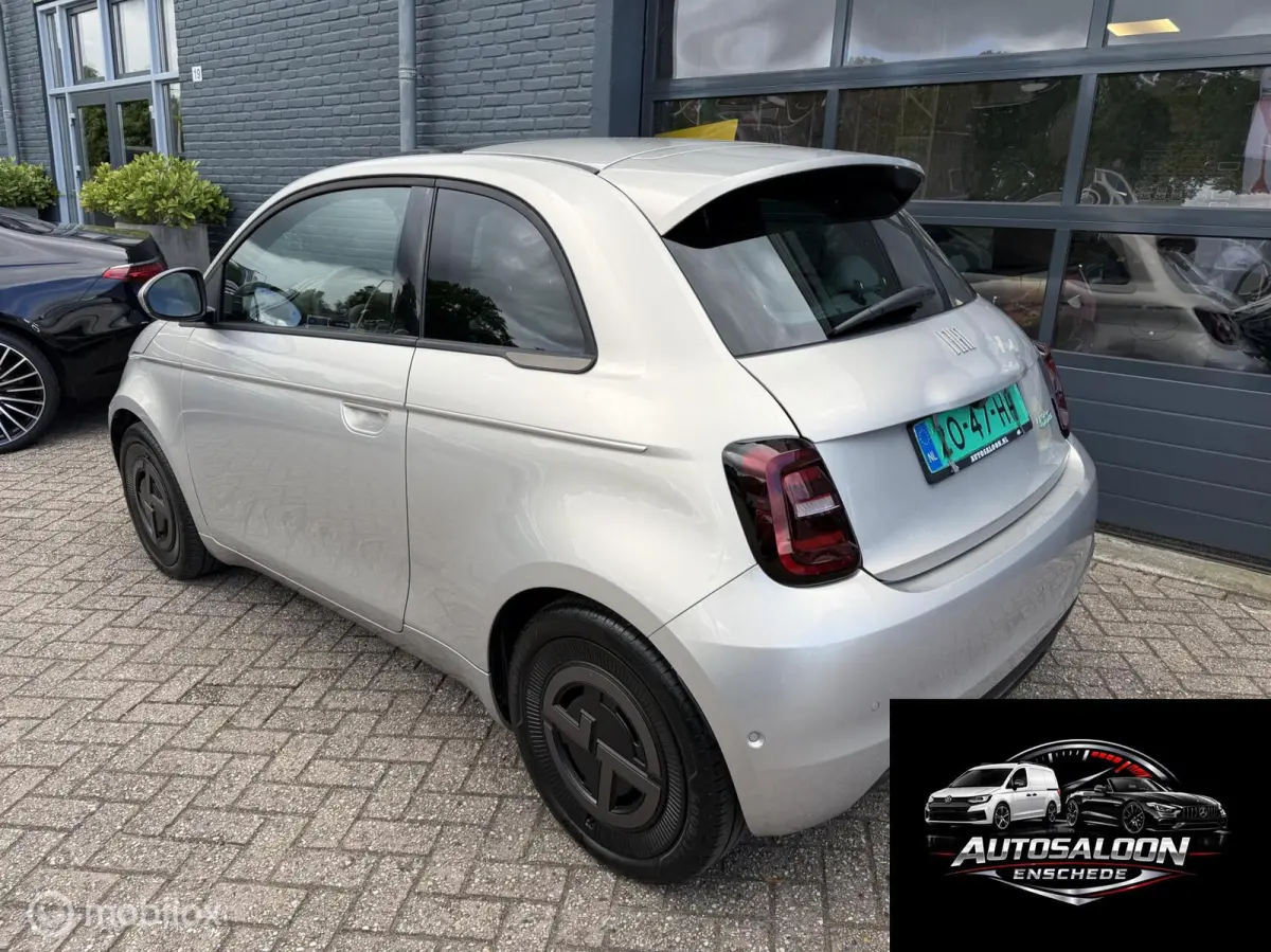 Giorgio Armani 42 kWh 118 PK Airco Navi Pano Leder
