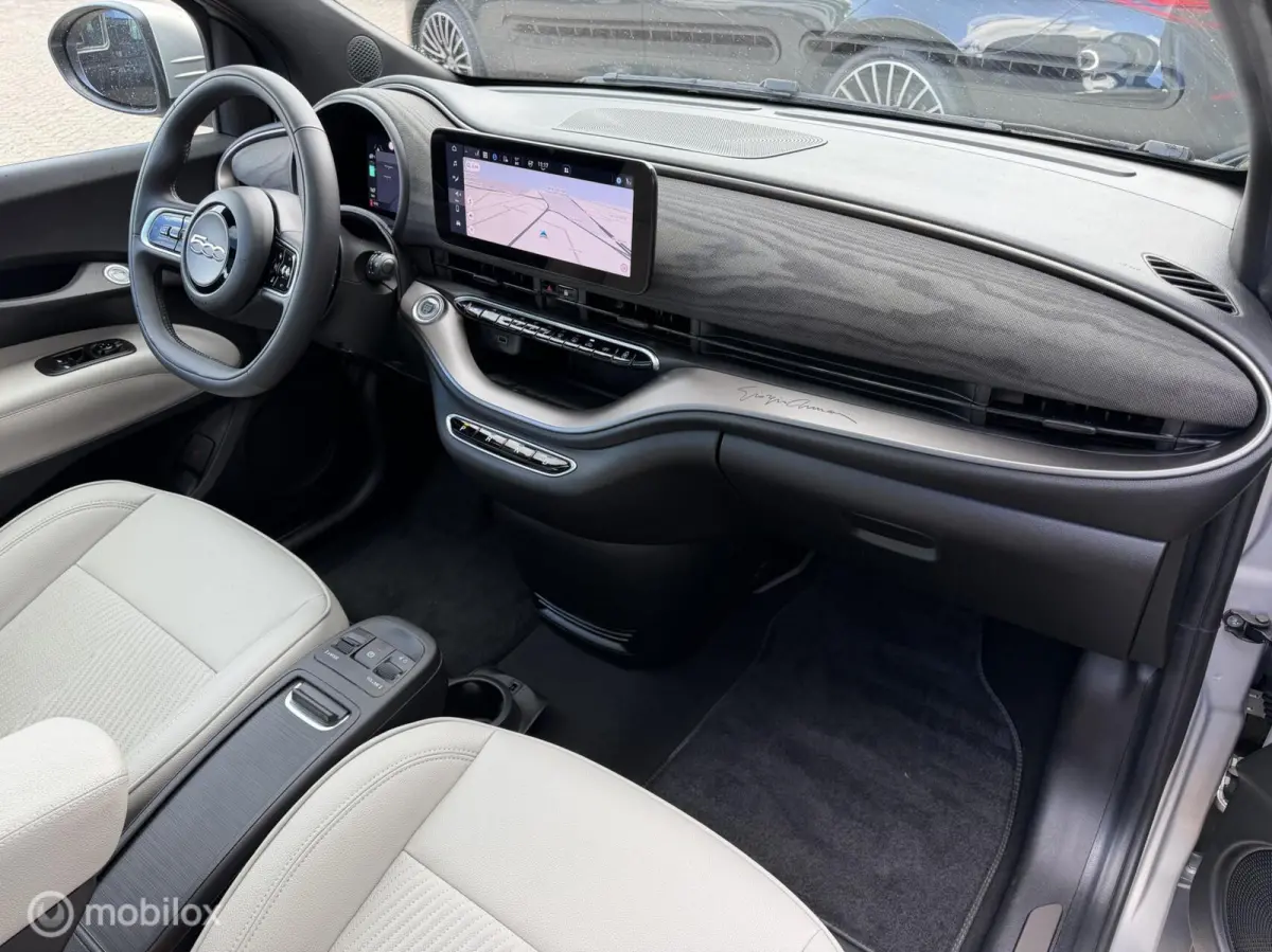 Giorgio Armani 42 kWh 118 PK Airco Navi Pano Leder