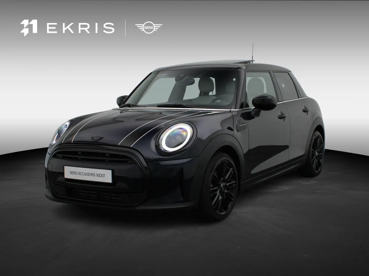 Cooper Business Edition + Classic Uitvoering + Essence Pack + Glazen panoramadak + Achteruitrijcamera + Park Assistant + Comfort Access + LED