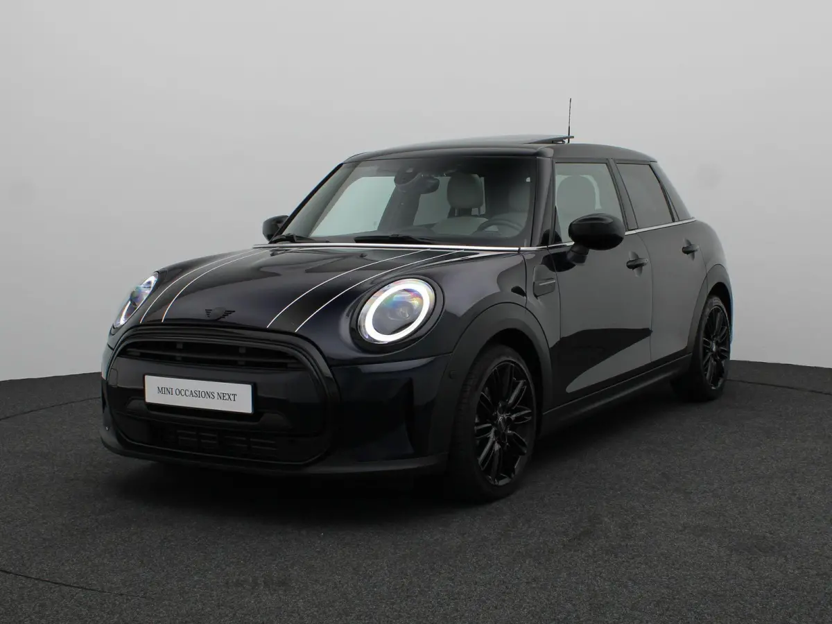 Cooper Business Edition + Classic Uitvoering + Essence Pack + Glazen panoramadak + Achteruitrijcamera + Park Assistant + Comfort Access + LED