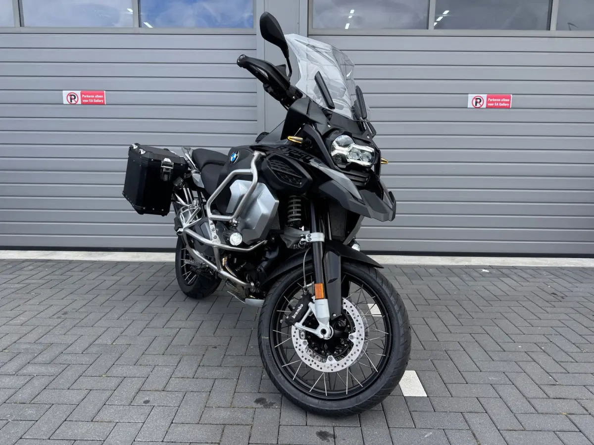 All-Road Triple Black BOMVOL