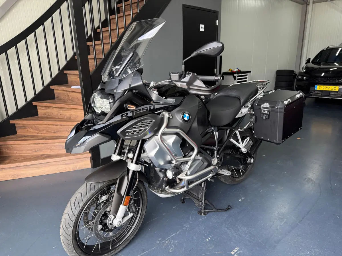 All-Road Triple Black BOMVOL