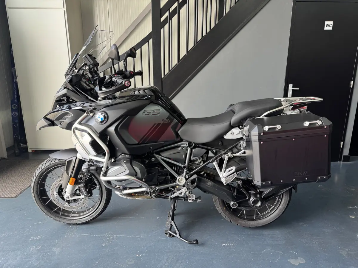 All-Road Triple Black BOMVOL
