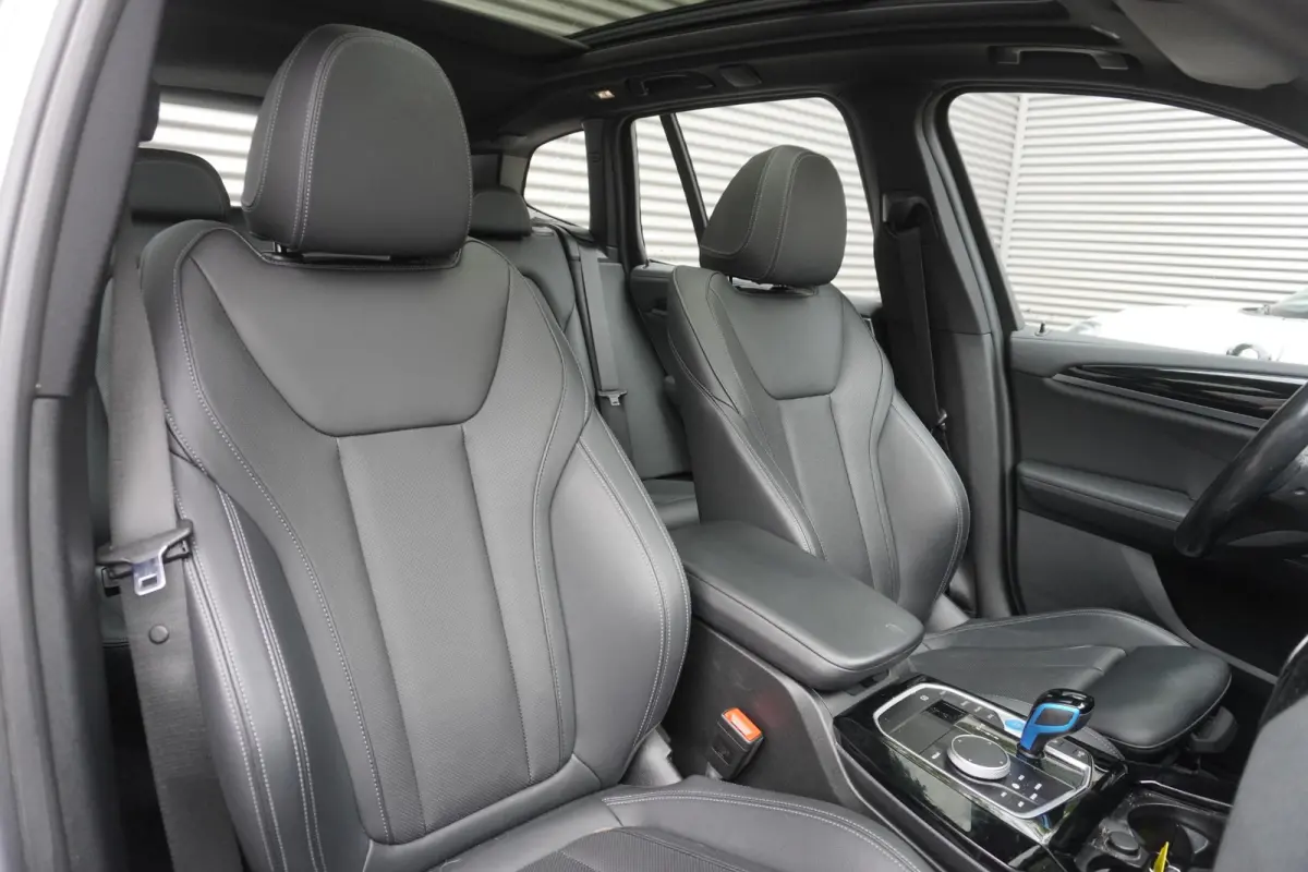 Driving Assistant Professional | Achteruitrijcamera | panoramadak | Alarmsysteem klasse 3 | Parking Pack