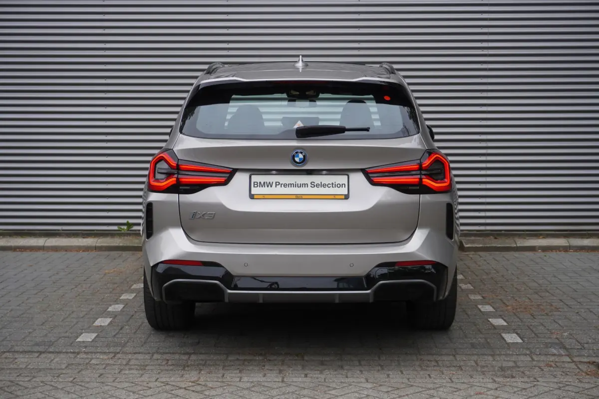 Driving Assistant Professional | Achteruitrijcamera | panoramadak | Alarmsysteem klasse 3 | Parking Pack