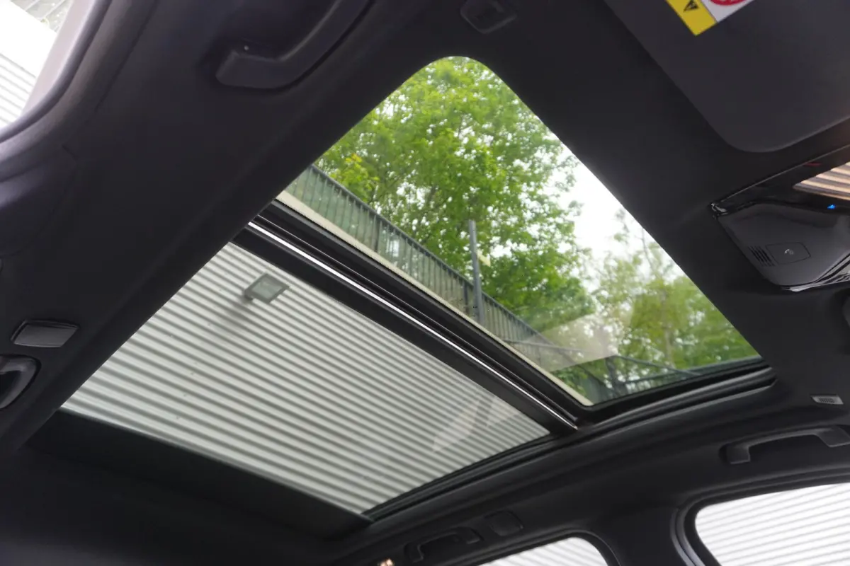 Driving Assistant Professional | Achteruitrijcamera | panoramadak | Alarmsysteem klasse 3 | Parking Pack